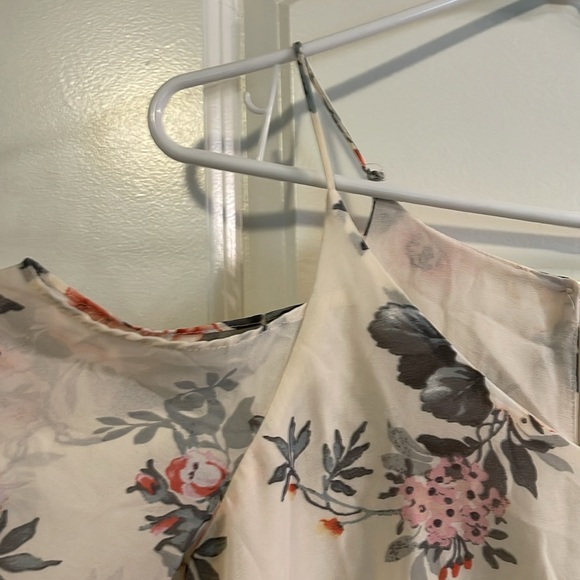 Cold shoulder flowy top - Picture 3 of 5